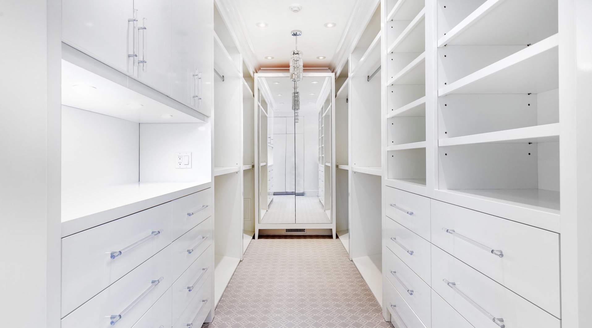Walk-in closet with automated lighting control