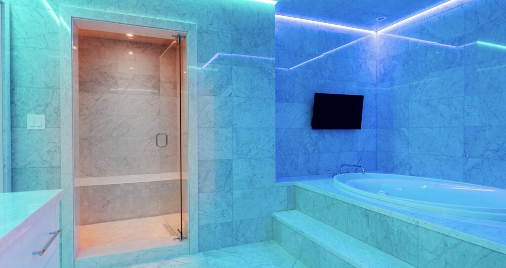 Bathroom with custom automated lighting